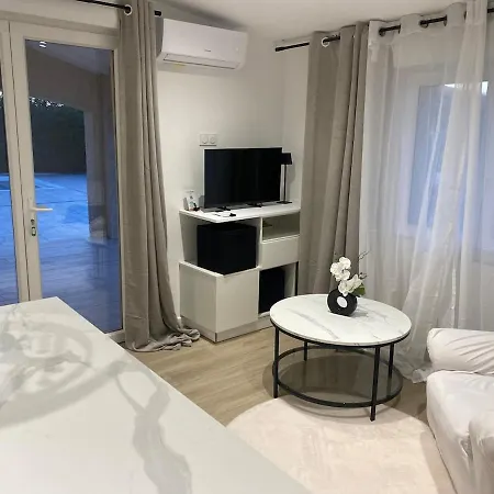 L Ecrin De Lidia Close To Meett Air Conditioning Parking