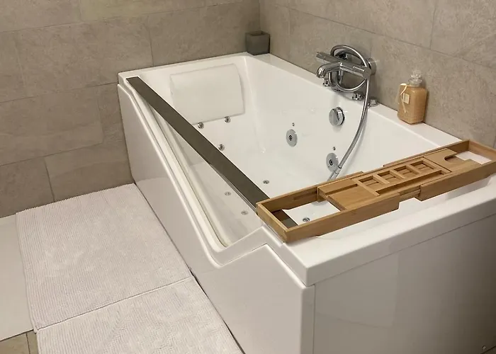 Willa L Ecrin De Lidia Close To Meett Air Conditioning Parking