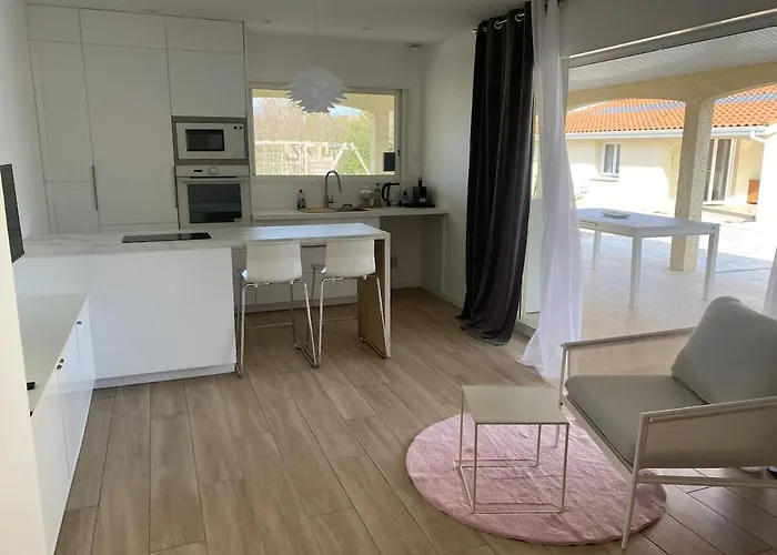 L Ecrin De Lidia Close To Meett Air Conditioning Parking