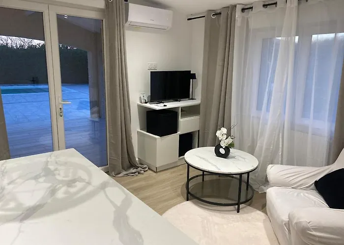 L Ecrin De Lidia Close To Meett Air Conditioning Parking